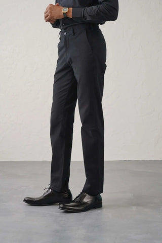 The Regular Fit Travel Chino - Black Minus One