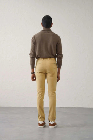 The Regular Fit Travel Chino - Khaki Minus One