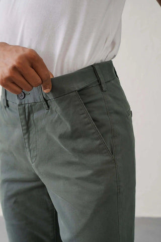 The Regular Fit Daylong Chino - Stained Olive minus1lifestyle