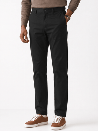 The Regular Fit Travel Chino - Black