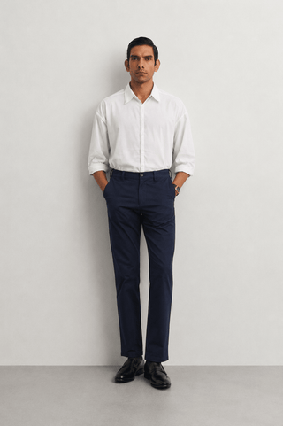 The Regular Fit Travel Chino - Navy