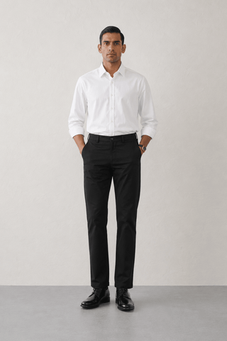 The Regular Fit Travel Chino - Black