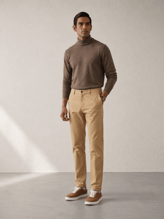 The Regular Fit Travel Chino - Khaki
