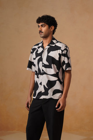 Black & White Printed Cotton Stretch Shirt – Loose Fit, Half Sleeves