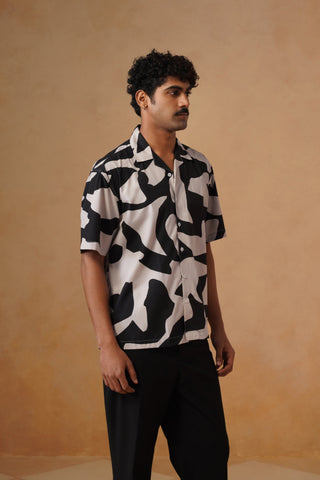 Black & White Printed Cotton Stretch Shirt – Loose Fit, Half Sleeves