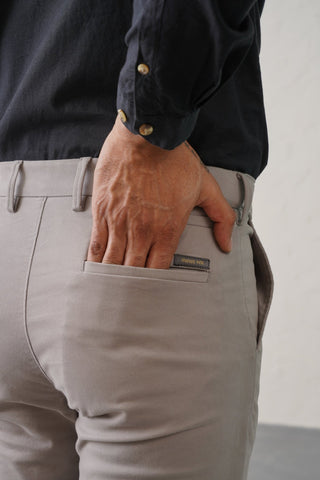 The Regular Fit Travel Chino - Grey