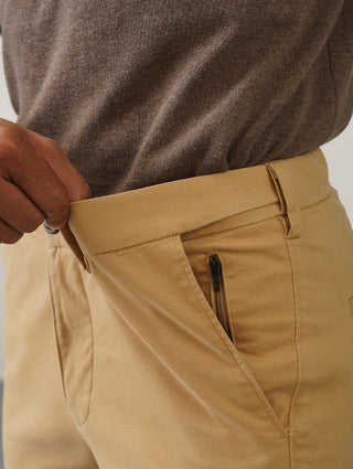 The Regular Fit Travel Chino - Khaki