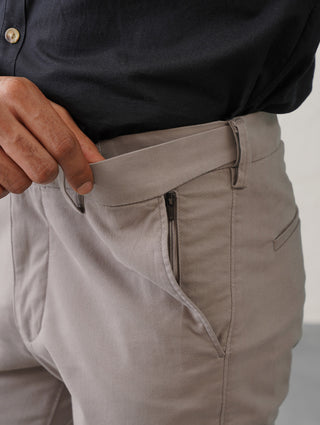 The Regular Fit Travel Chino - Grey